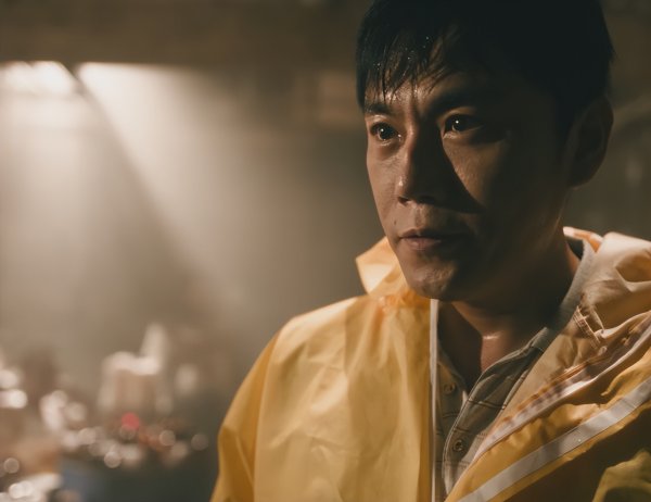 沪深配 42岁李依晓给32岁盛少演妈，《扫毒风暴》同框竟不违和