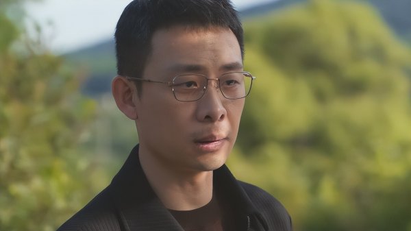 恒运资本配资 这两部剧各看四集，一部让人昏睡，一部让人熬夜狂追！
