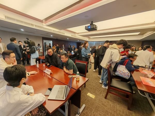 万银鼎信 力挺外贸企业拓内销，上海多部门亮出政策“工具箱”｜稳外贸布新局